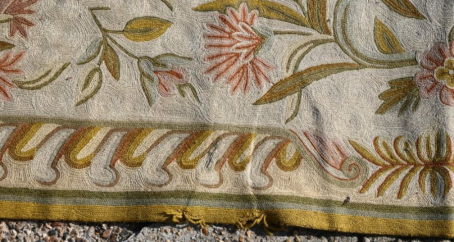 A vintage Indian Kashmiri crewel stitch floral design carpet - Image 3 of 4