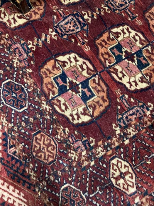 A fine antique Turkoman carpet, 265 cm x 209 cm - Image 6 of 7