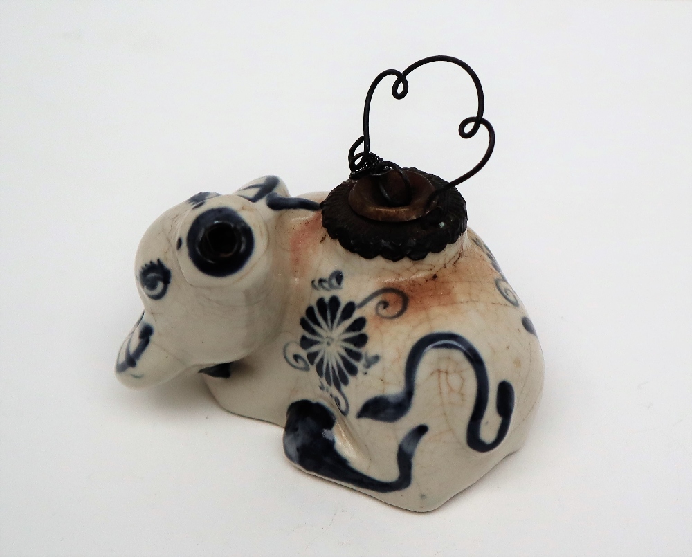 A Chinese porcelain water dropper, - Image 8 of 8