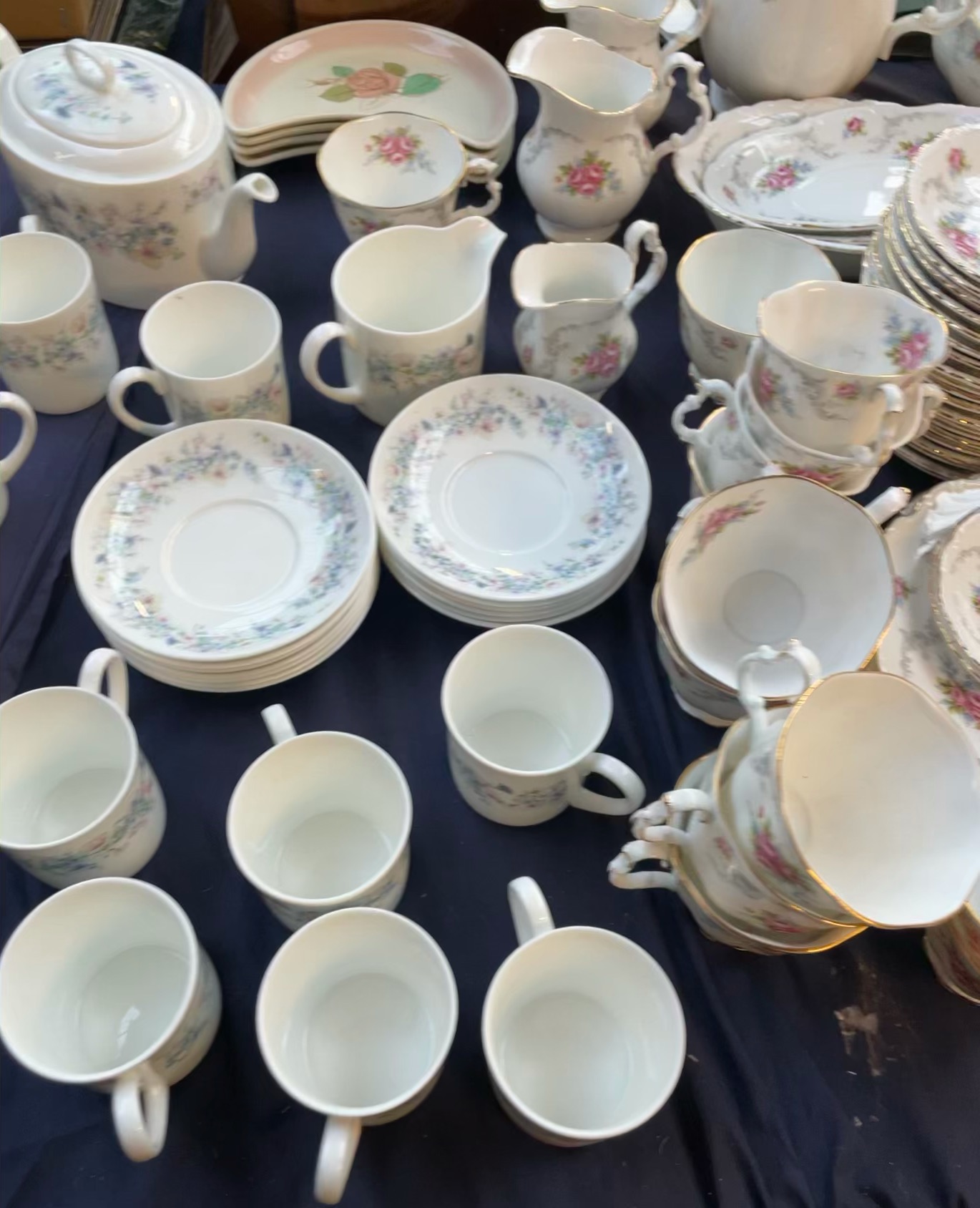 A Royal Albert Tranquility pattern part tea and dinner set together with a Wedgwood Angela pattern - Image 4 of 4