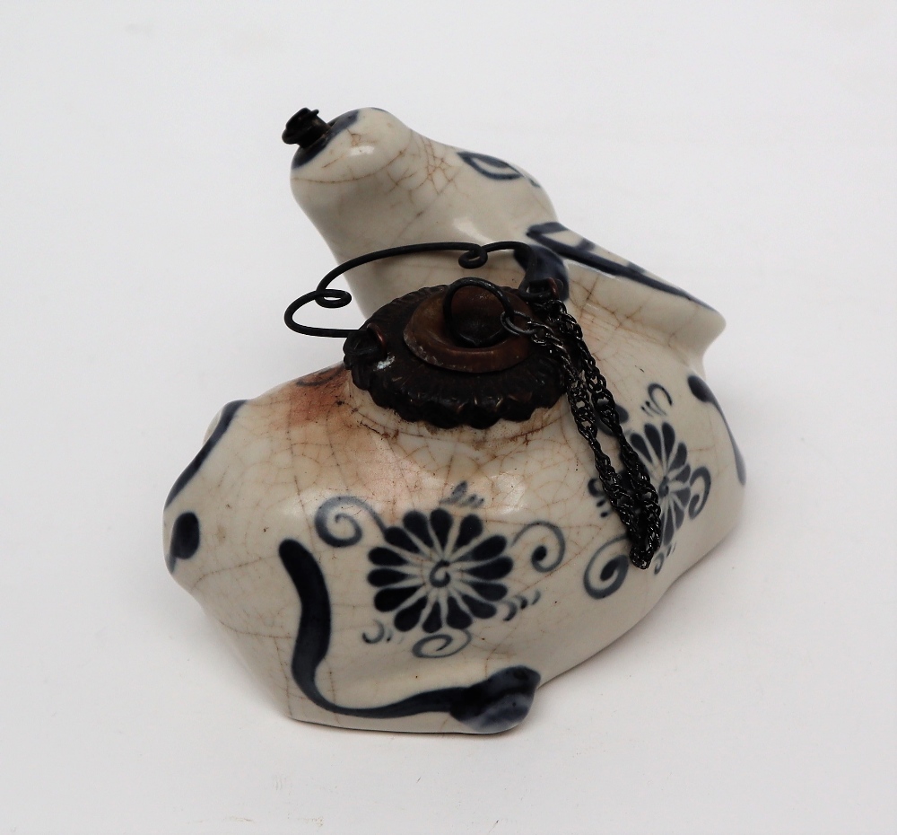 A Chinese porcelain water dropper, - Image 6 of 8