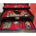 Assorted costume jewellery including brooches,