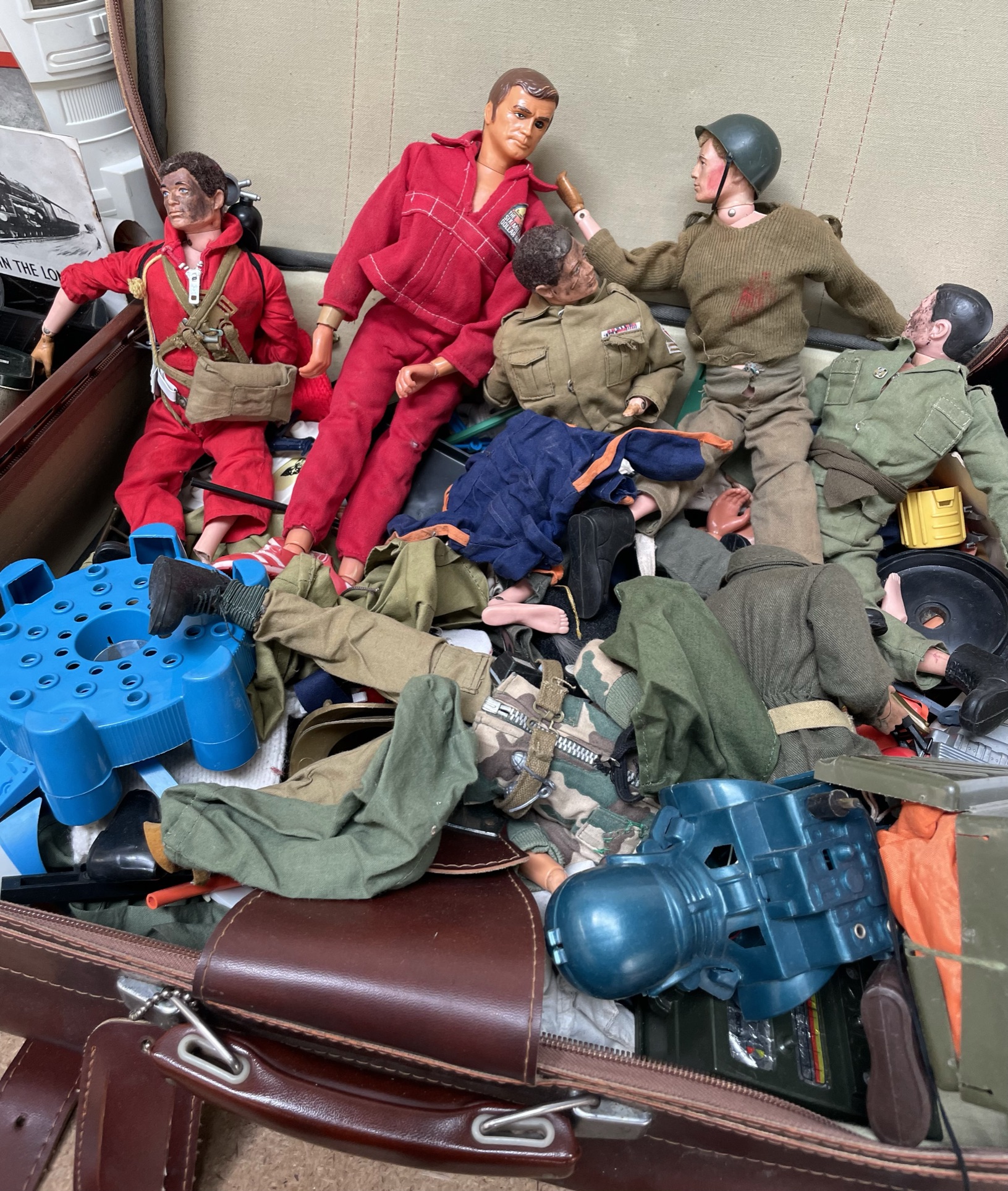 Six Million Dollar man action figure together with Action Man figures, clothes and accessories, - Image 3 of 8