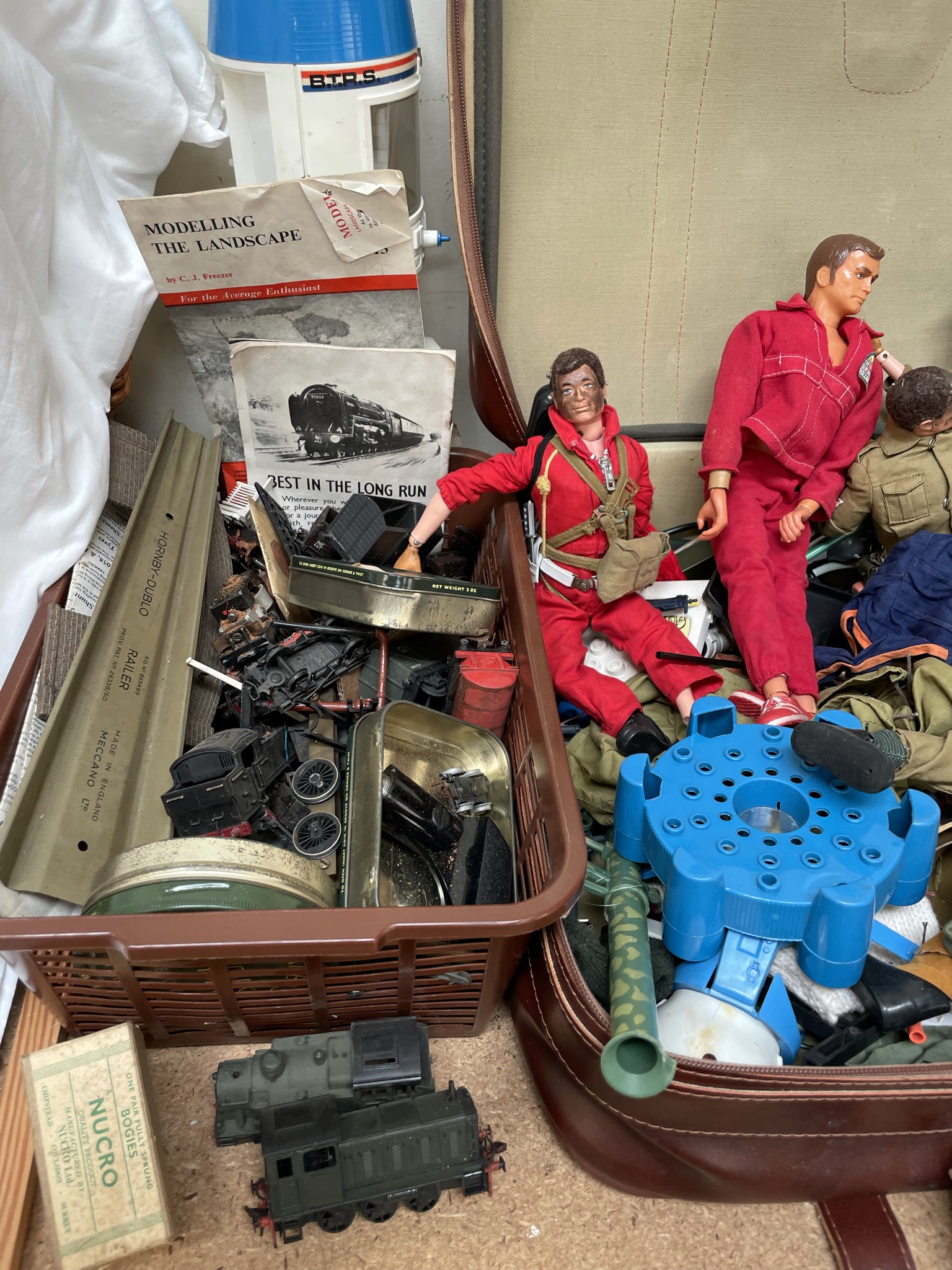 Six Million Dollar man action figure together with Action Man figures, clothes and accessories, - Image 2 of 8