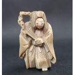 An early 20th century ivory netsuke, depicting a figure holding a fan with rotating head, 5.