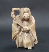 An early 20th century ivory netsuke, depicting a figure holding a fan with rotating head, 5.