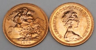 Two Elizabeth II gold sovereigns dated 1974 CONDITION REPORT: 1974 Sovereign photos