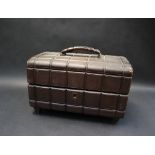 A late 19th / early 20th century leather travelling jewellery casket,