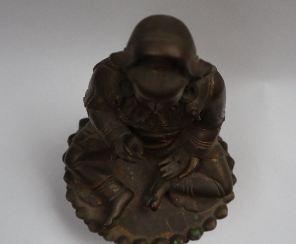 A Bronze figure of Quan yin, seated with right hand raised and left hand resting on her leg, - Image 8 of 9
