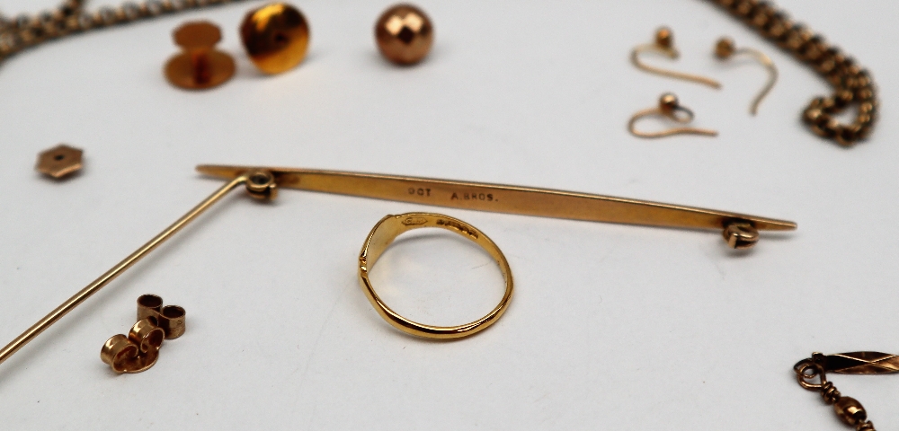 A 9ct yellow gold bar brooch together with a 9ct gold ring, a 9ct gold necklace, - Image 2 of 3