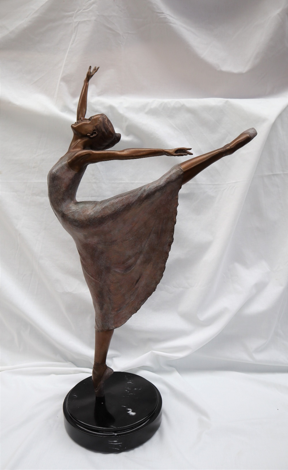 Mario Jason Estrella A ballerina on point with arms raised Bronze with silvered decoration On a - Image 6 of 12