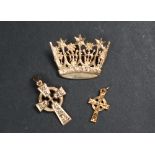 A 9ct gold crown brooch, together with two 9ct gold Celtic cross pendants, approximately 8.