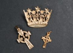 A 9ct gold crown brooch, together with two 9ct gold Celtic cross pendants, approximately 8.