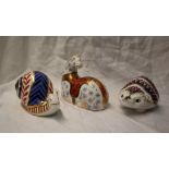 A Royal Crown Derby paperweight in the form of a hedgehog,