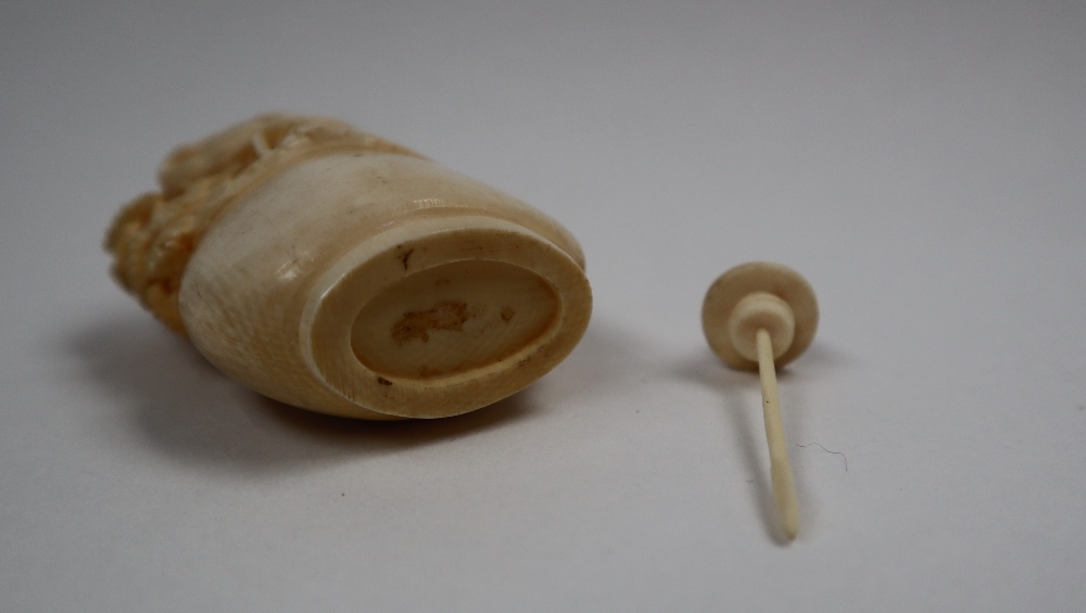 A late 19th early 20th century ivory snuff bottle, - Image 6 of 6