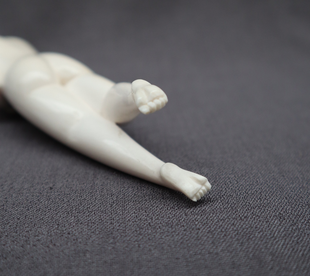 An early 20th century Japanese ivory erotica figure of a recumbent naked figure, 15. - Image 5 of 7