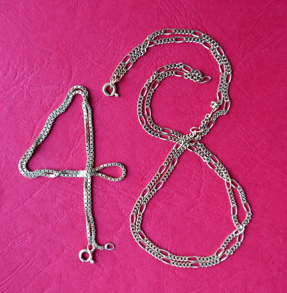 An 18ct gold box link necklace, 36.