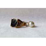 Two 9ct yellow gold rings, one set with a faux pearl, size R the other with an onyx panel,