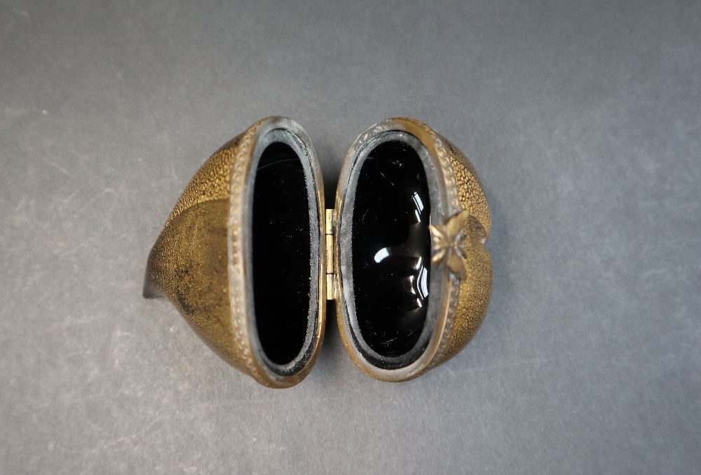 A gilt decorated black glass heart shaped box and cover, - Image 3 of 7