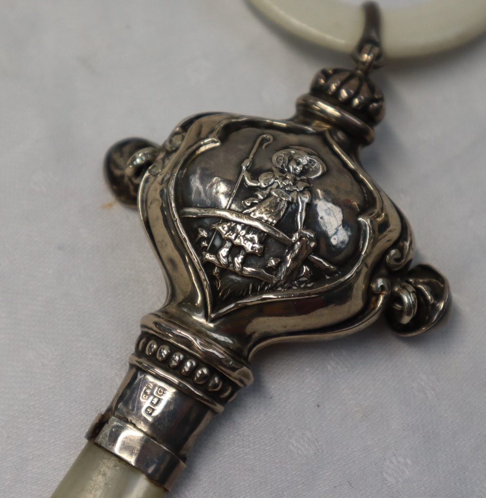 A George V silver and mother of pearl baby's rattle, with a white plastic teething ring, - Image 3 of 5