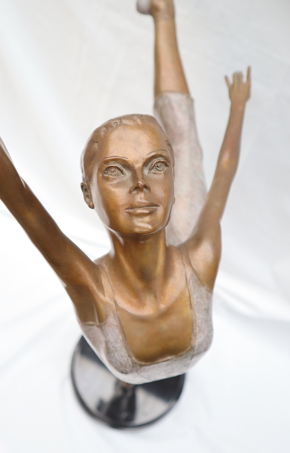 Mario Jason Estrella A ballerina on point with arms raised Bronze with silvered decoration On a - Image 5 of 12