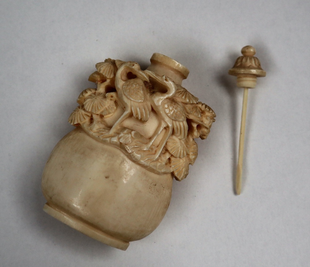 A late 19th early 20th century ivory snuff bottle, - Image 5 of 6