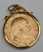 An Edward VII gold sovereign dated 1904, Perth mint mark in a 9ct gold mount, overall 9.
