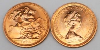 Two Elizabeth II gold sovereigns dated 1974 CONDITION REPORT: 1974 Sovereign photos