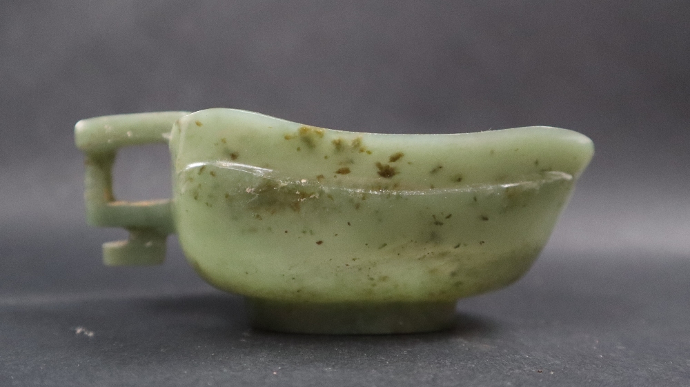 A Chinese spinach jade jug, of archaic form, - Image 4 of 9