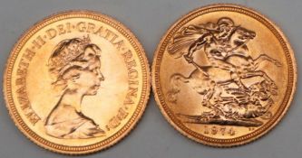 Two Elizabeth II gold sovereigns dated 1974 CONDITION REPORT: 1974 Sovereign photos