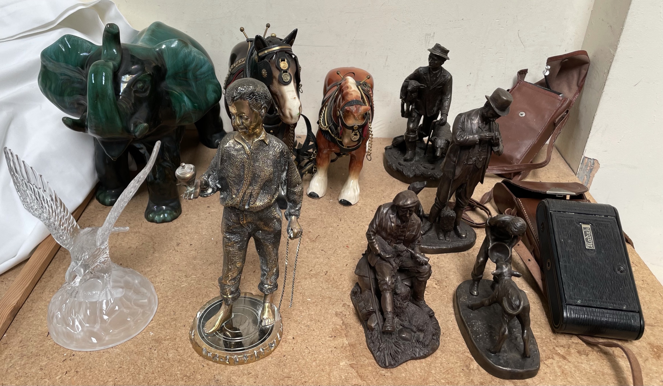 Heredities simulated bronze figures, together with pottery horses,