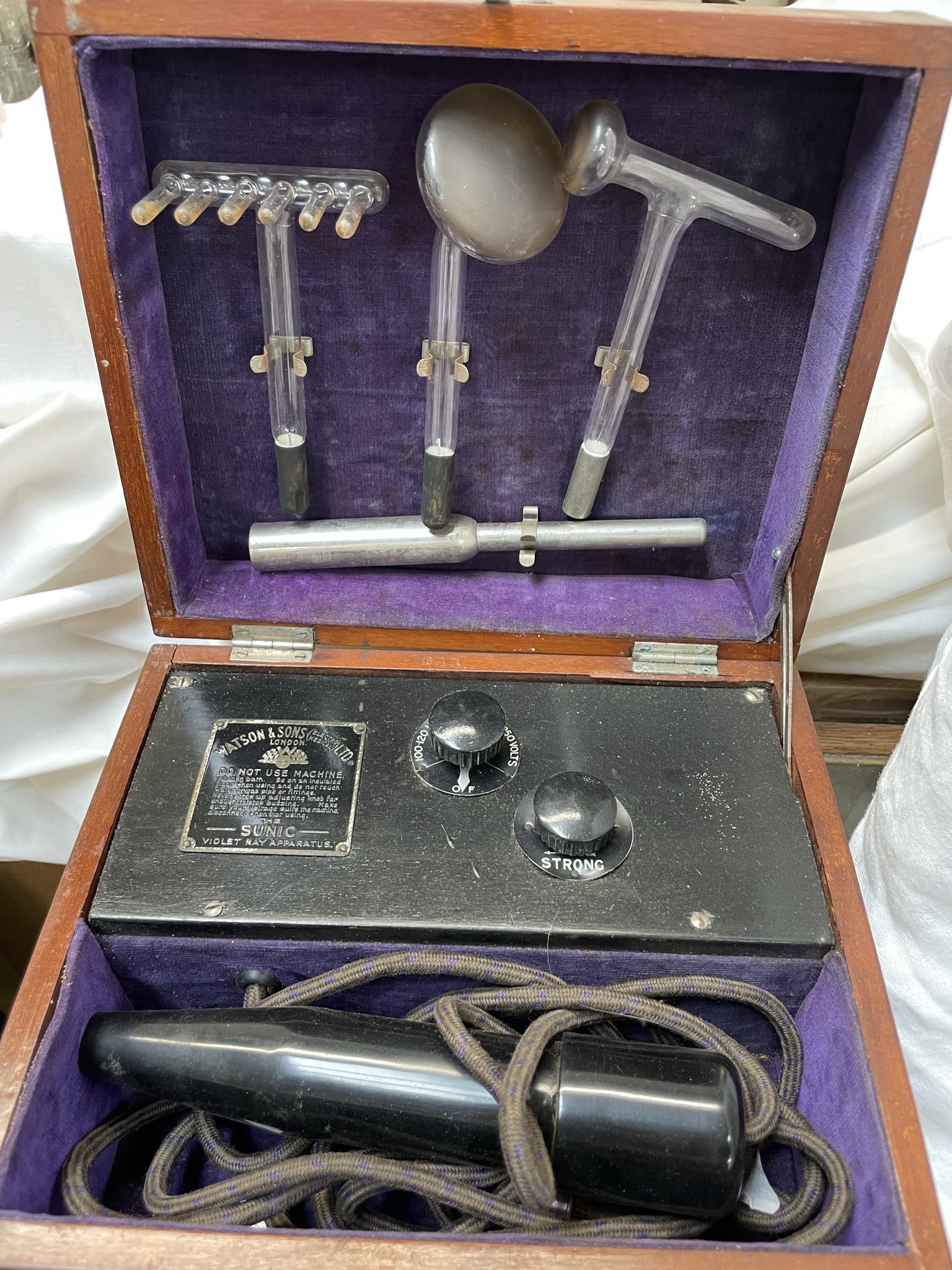 A Watson and Son Sunic violet ray apparatus, - Image 3 of 3