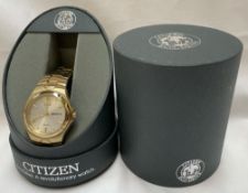 A gentleman's Citizen Eco Drive WR 100 day date wristwatch,