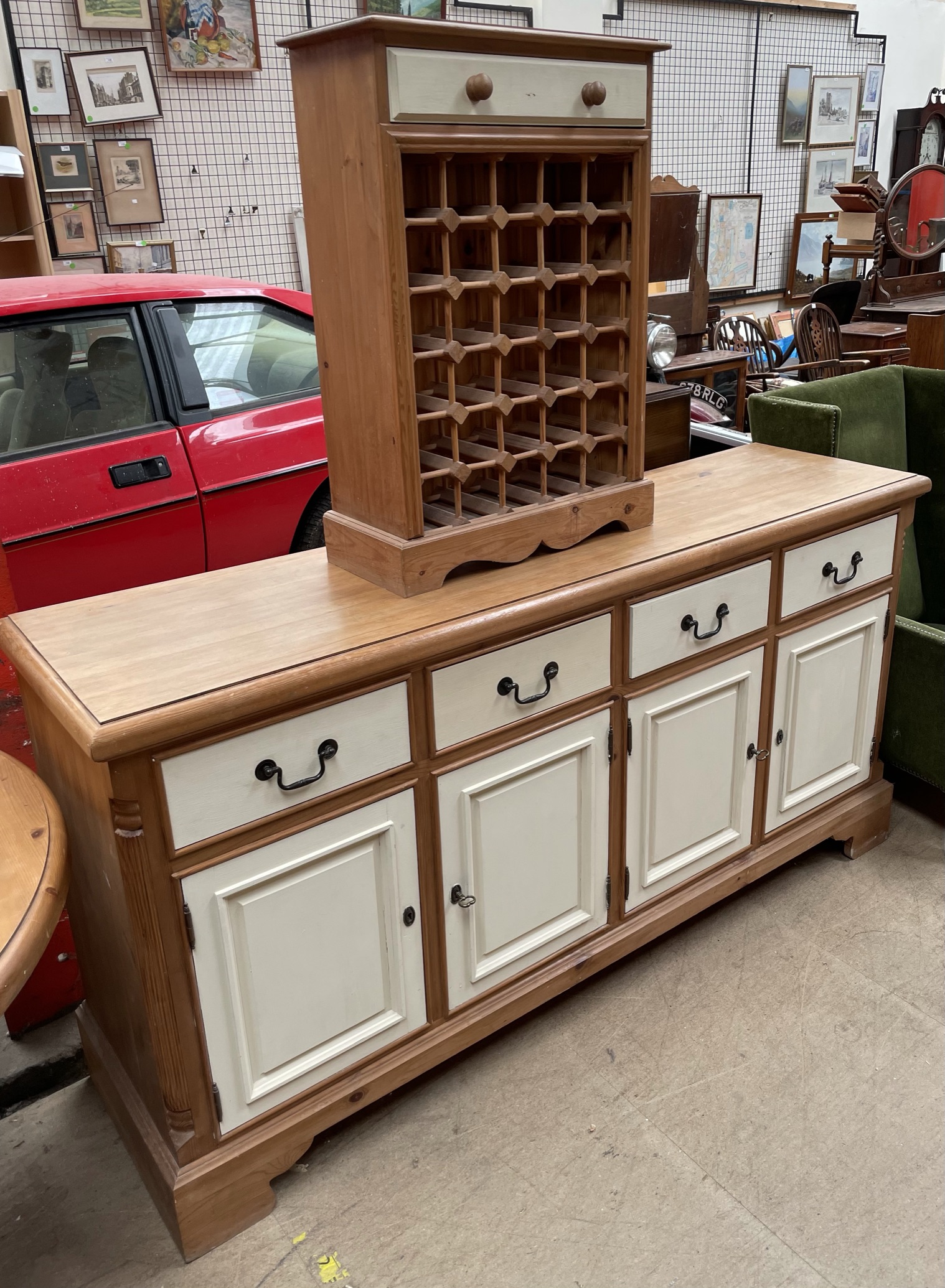 A modern pine extending dining table together with eight balloon back dining chairs a sideboard and - Bild 3 aus 3