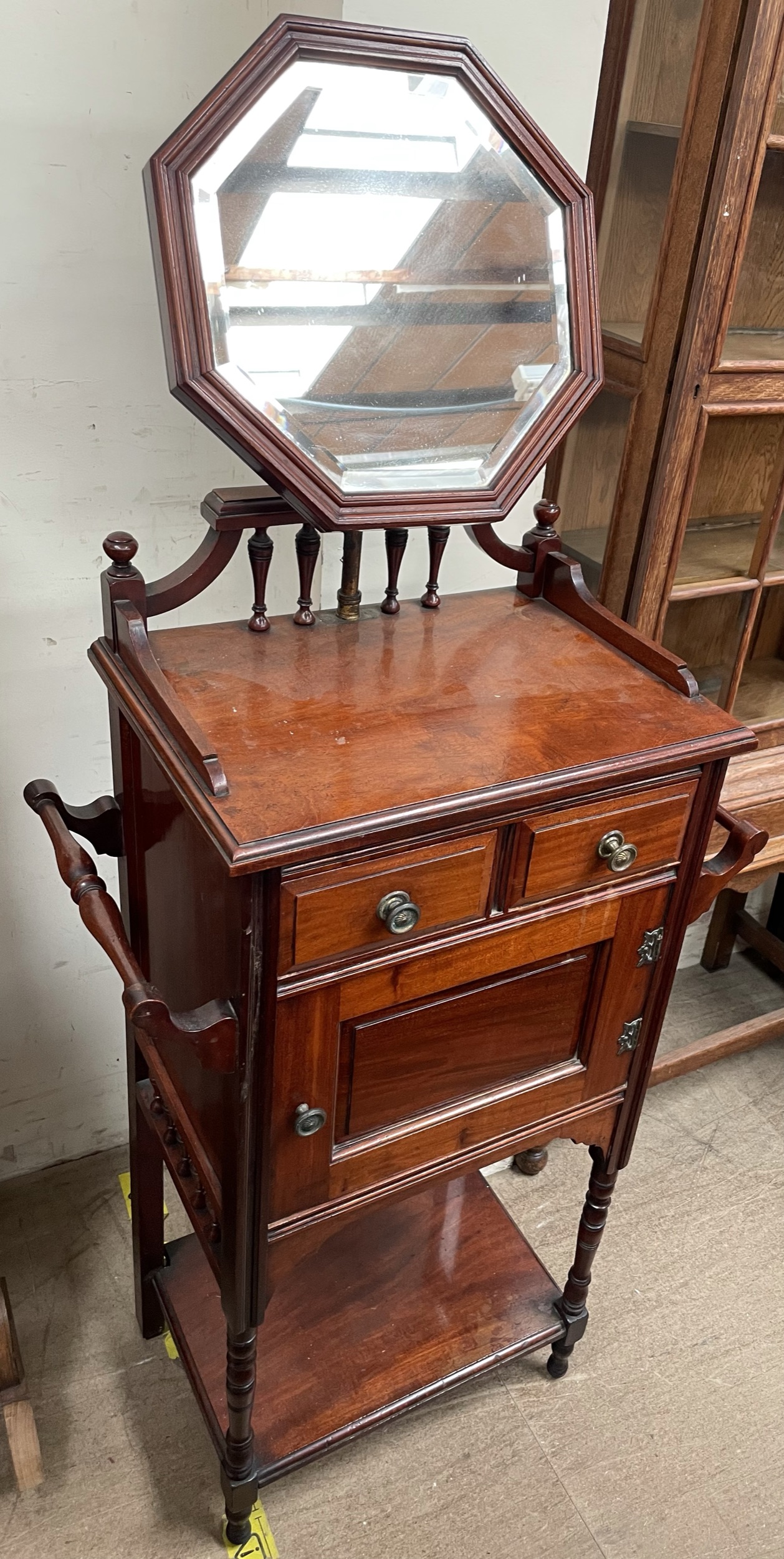 An Edwardian mahogany washstand, with an adjustable octagonal mirror,