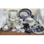 A Wedgwood Tamarisk R4547 pattern part tea and dinner set together with Wedgwood boxes and covers,