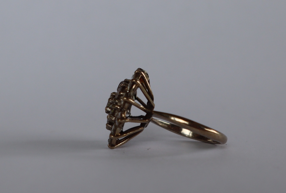 A diamond cluster ring, - Image 3 of 5