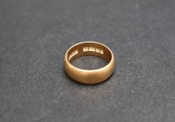 A 22ct yellow gold wedding band, approximately 8.