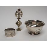 A late Victorian silver pedestal bowl, London, 1898, together with a silver napkin ring,