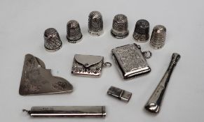 A George V silver vesta case, Birmingham, 1911, together with silver thimbles,