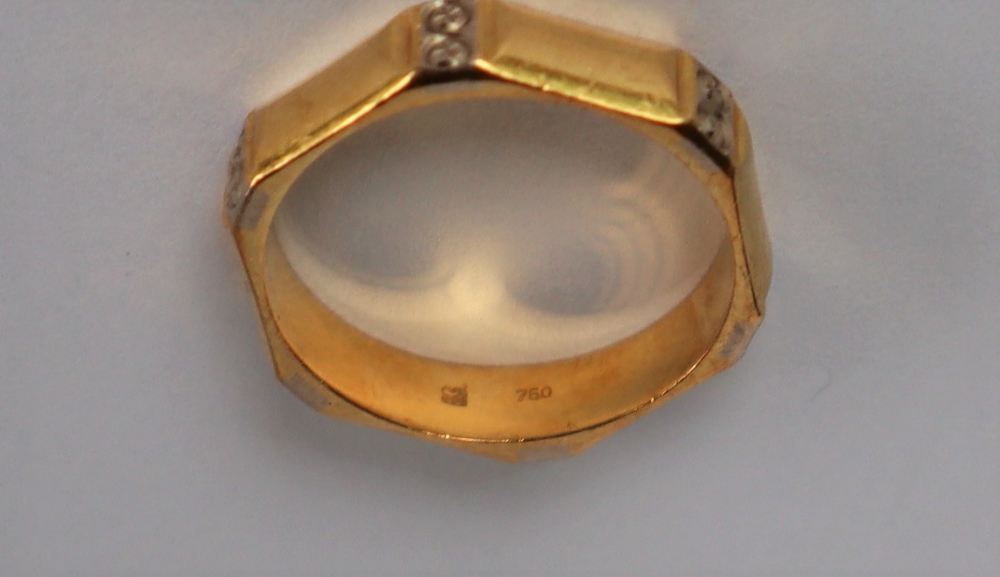 An 18ct yellow gold ring, - Image 4 of 4