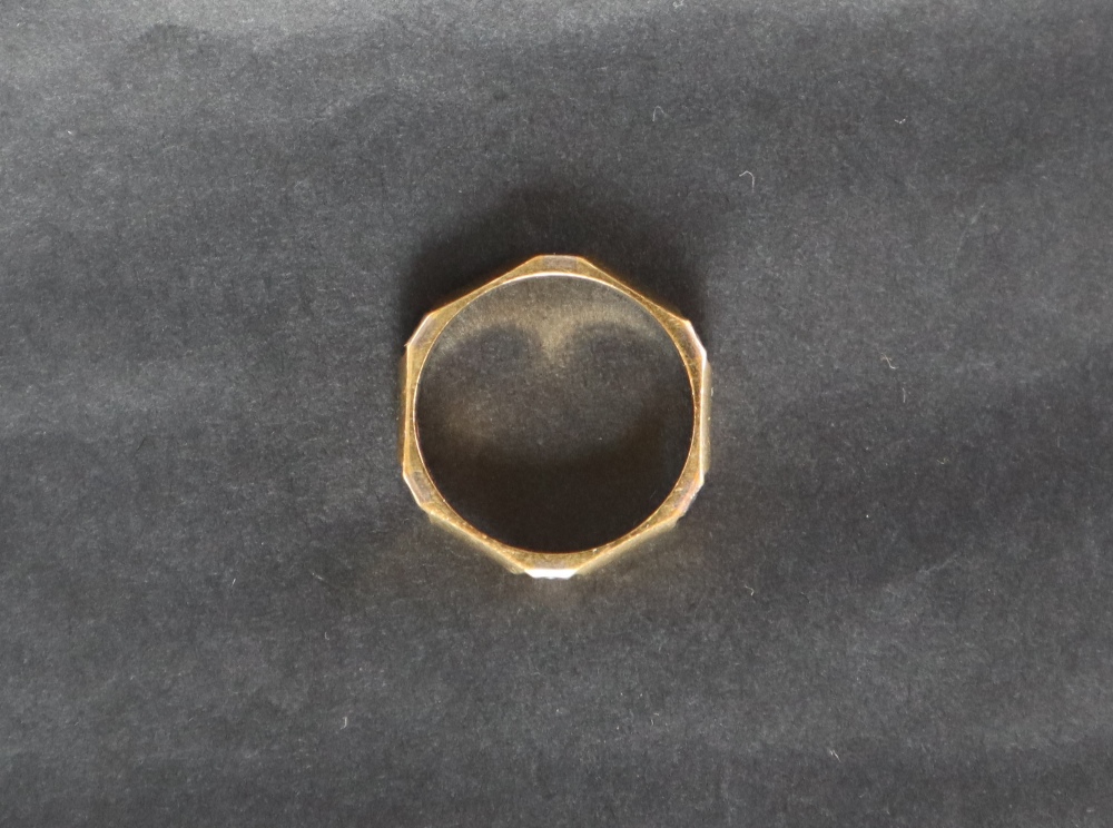 An 18ct yellow gold ring, - Image 3 of 4