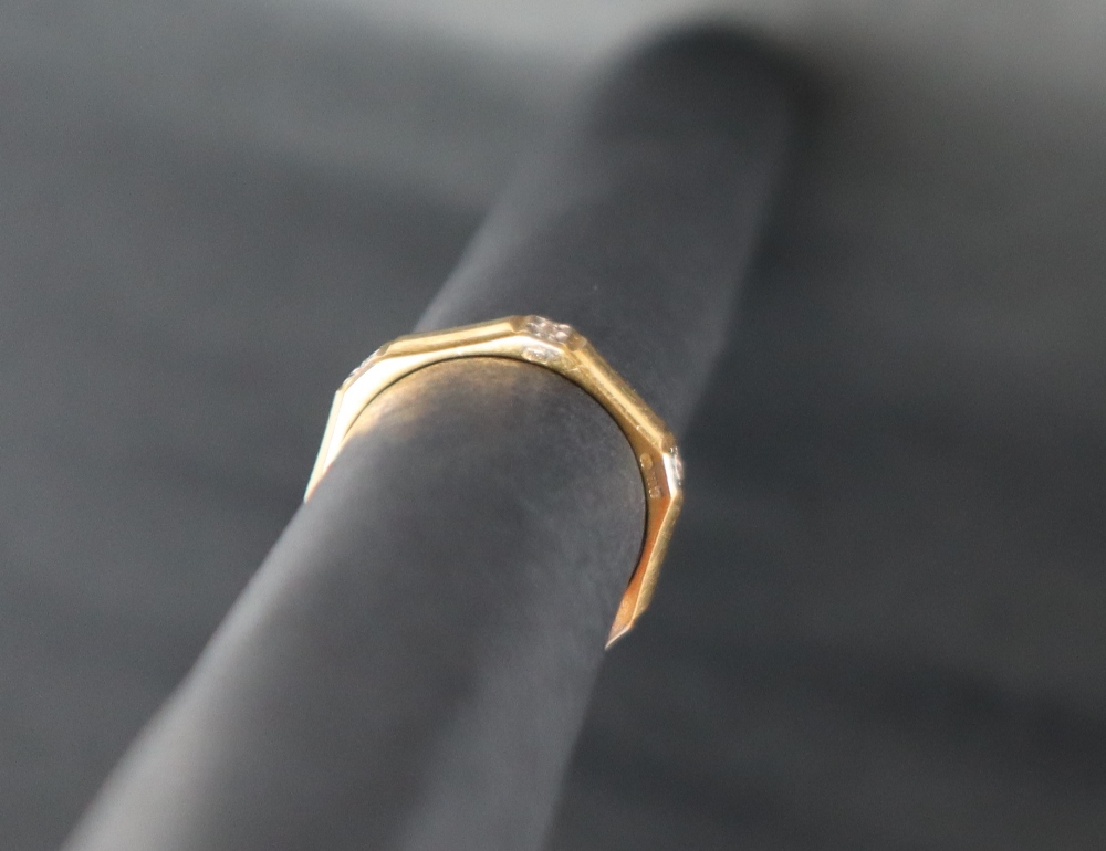 An 18ct yellow gold ring, - Image 2 of 4