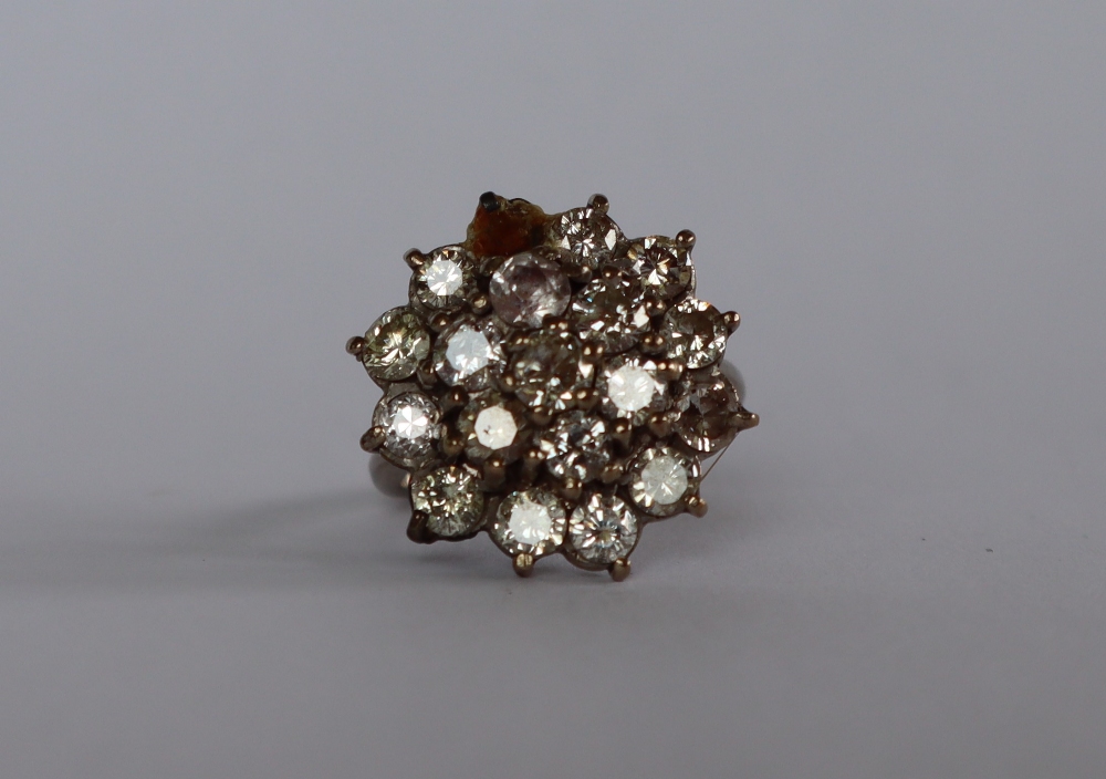 A diamond cluster ring, - Image 2 of 5