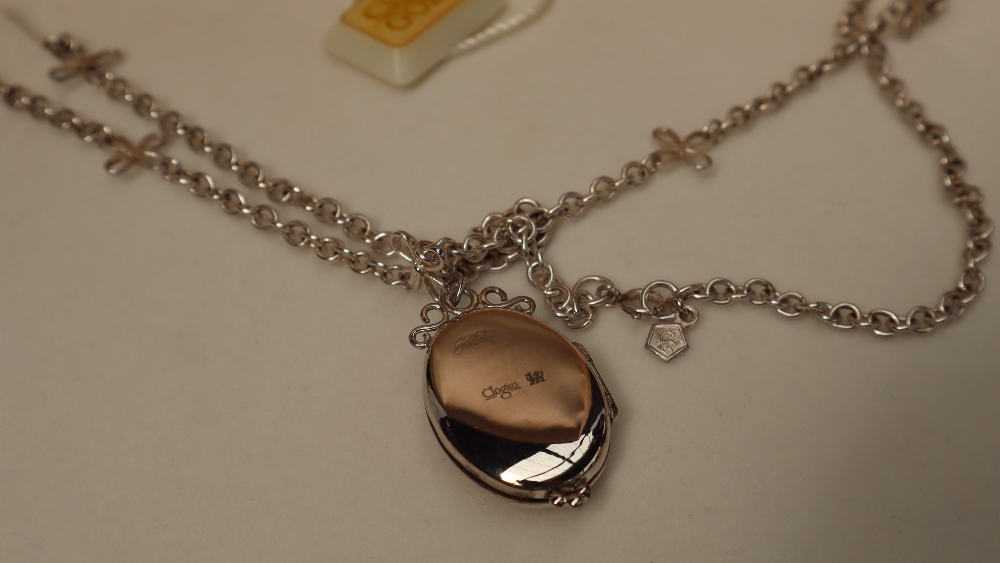 A Clogau silver locket with an applied gold daffodils on a silver necklace, approximately 17. - Image 4 of 4