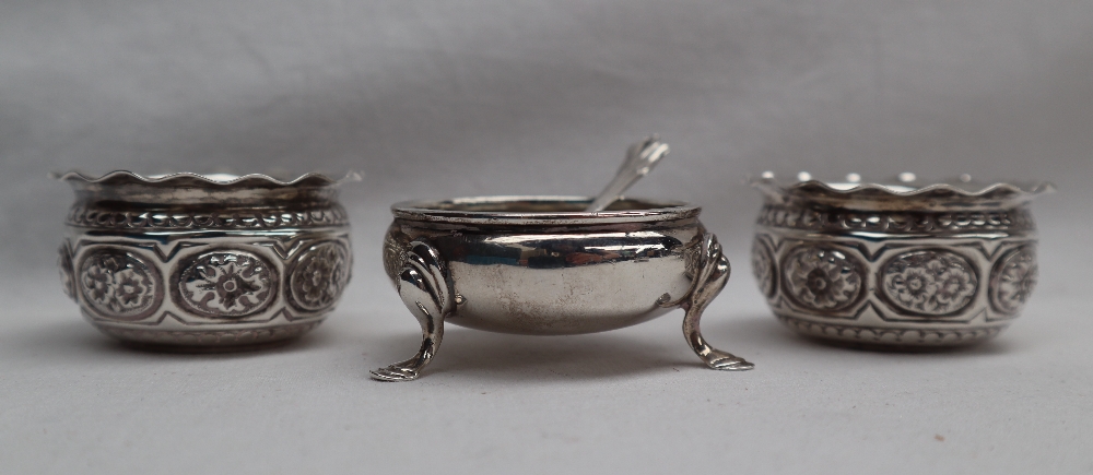 A George V silver twin handled pedestal dish, London, 1926, together with silver sugar nips, - Image 3 of 8