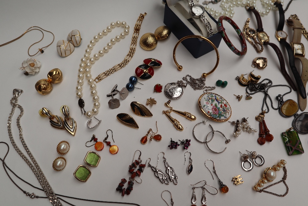 A Lady's Soul wristwatch, inspired by Rennie Mackintosh, together with other wristwatches, - Image 2 of 5