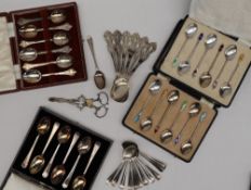 A set of six Edward VII Britannia standard silver tea spoons, London, 1903,