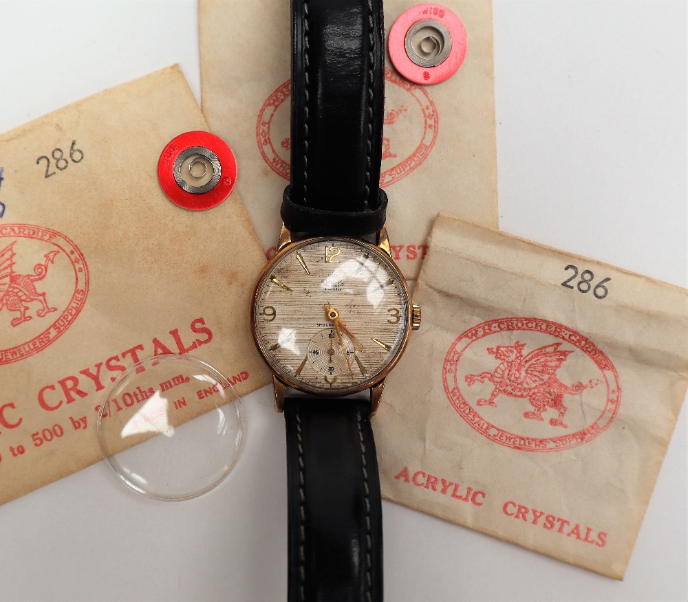 A gentleman's 9ct yellow gold Smiths Deluxe wristwatch with a seconds subsidiary dial on a leather