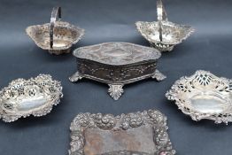 An Edward IV silver jewellery box of oval form, decorated wit h swags and bows on leaf cast feet,